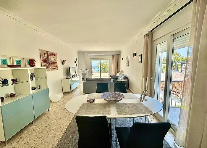 A2405 Modern 2 Bed 2 Bath Penthouse Burriana Апартаменты