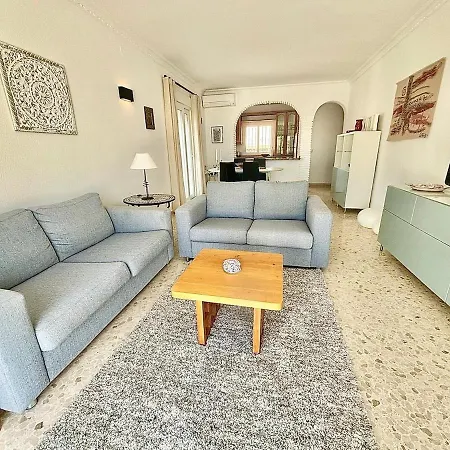 A2405 Modern 2 Bed 2 Bath Penthouse Burriana Apartman *