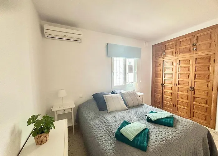 A2405 Modern 2 Bed 2 Bath Penthouse Burriana