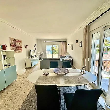 A2405 Modern 2 Bed 2 Bath Penthouse Burriana Apartment